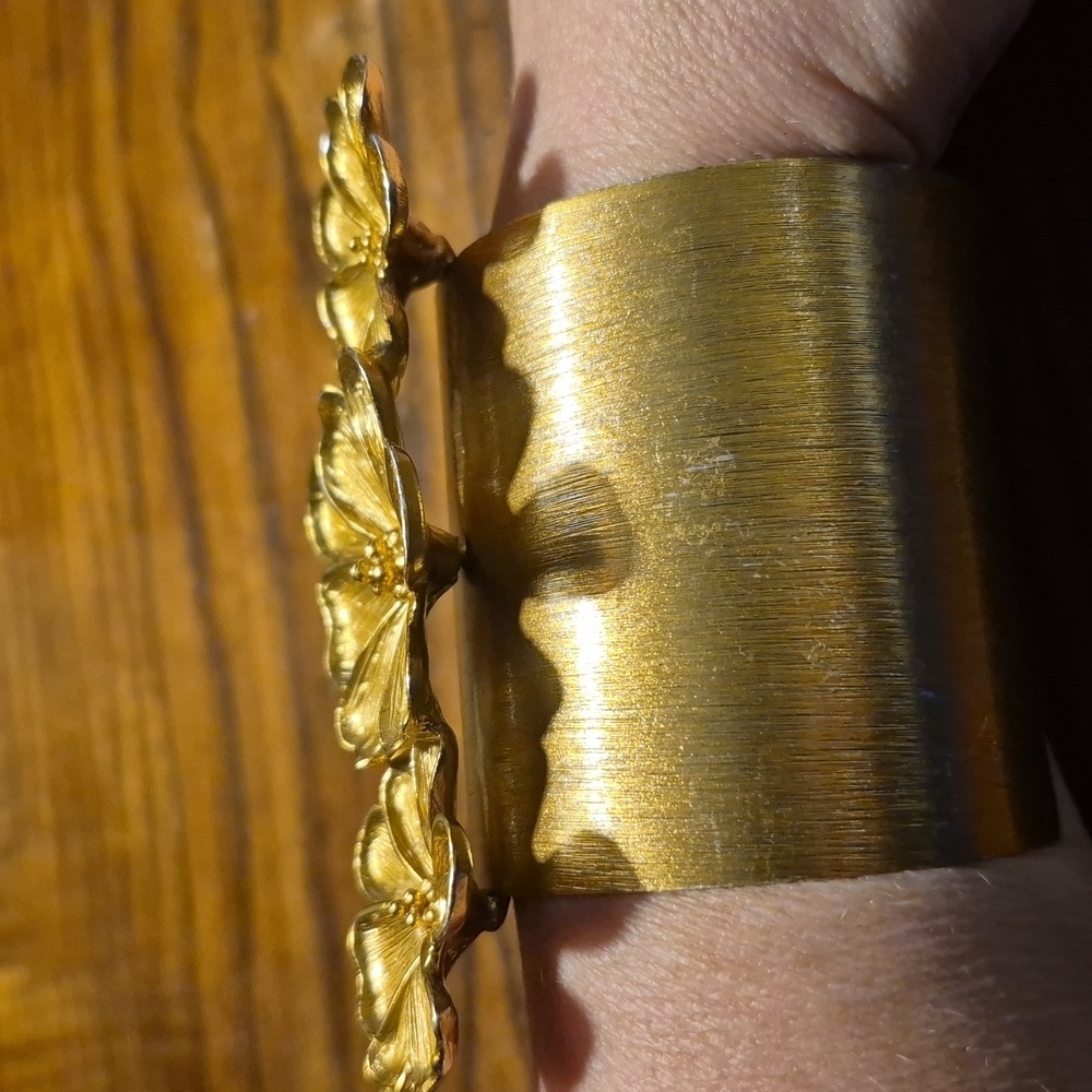 Zara metal rigid bracelet with flower appliqué Rare Find - Picture 2 of 9